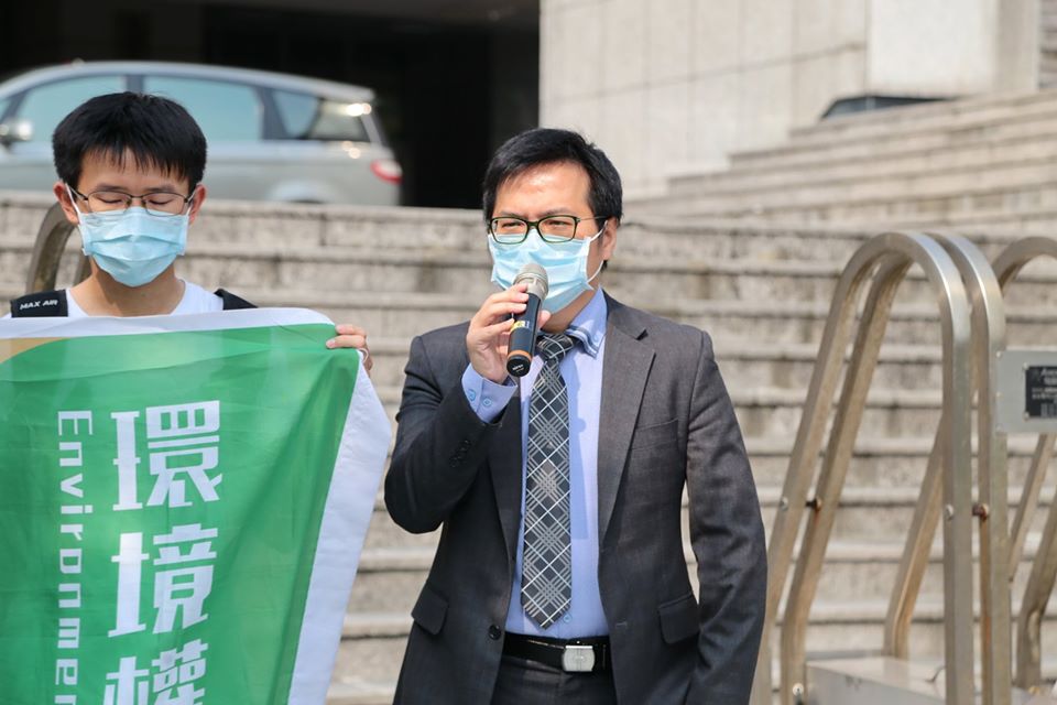 環境權保障基金會陳建三律師發表聲明表示,感謝台中高等行政法院能夠撤銷本件內容對照表准予變更的行政處分,此判決的意義非凡。(照片來源:廖家瑞)